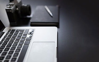 拉菲尼亚拒绝领奖，金球奖信任崩塌，贝林厄姆空降引巴西球员发声